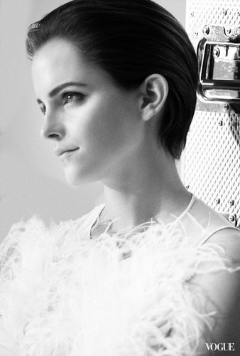  behind-the-scene picture of Emma Watson for the new Lancôme campaign blanc, blanco Expert