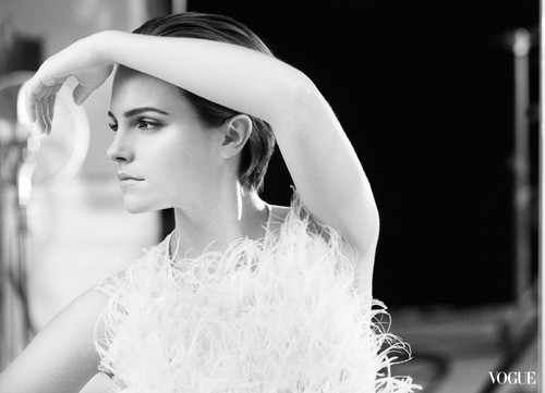  behind-the-scene picture of Emma Watson for the new Lancôme campaign ブラン Expert