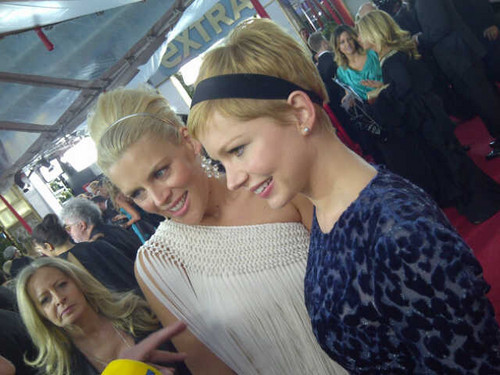  Busy Philipps & Michelle Williams - 69th Annual Golden Globe Awards/red carpet - (15.01.2012)