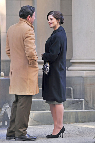  Ashley Greene and co-star Michael Mosley film a romantic scene in NYC's Gramercy Park