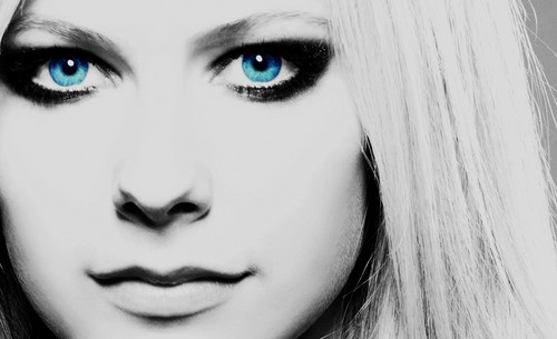  BLUE EYES door Avril Lavigne