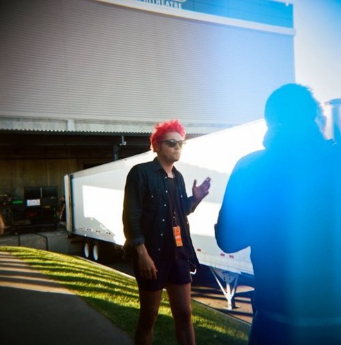  Don't blame me for this but I gotta say ''Gerard damn your legs re hot''. XD