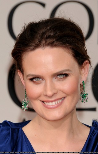  Emily @ 69th Annual Golden Globe Awards – January 15 2012