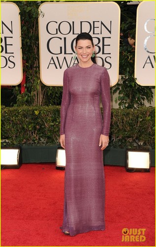  Julianna Margulies - Golden Globes 2012 Red Carpet