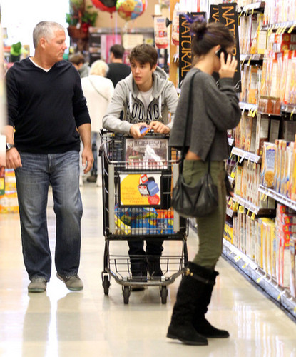  Justin and Selena at grocery store in Encino
