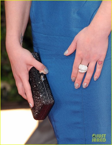  Kelly Osbourne - Golden Globes 2012 Red Carpet