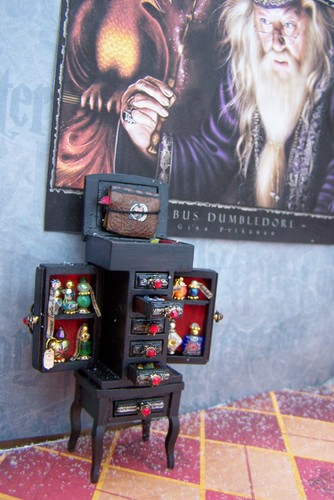  19th dia Miniatures Master Potions Ingredient Cabinet