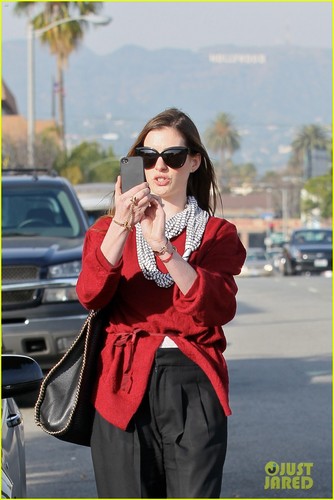  Anne Hathaway: Aaron Tveit Joins 'Les Miserables'