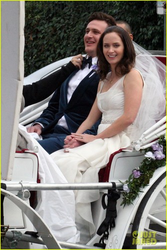  Emily Blunt & Jason Segel: 'Engagement' Reshoots!
