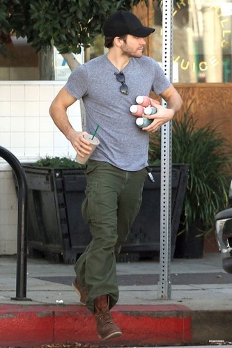 Jake stopping by Beverly Hills Juice in Los Angeles