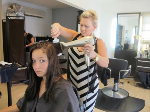  Jen getting hair done