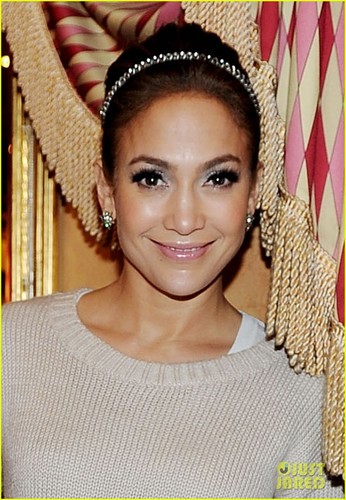  Jennifer Lopez: 'American Idol' Ratings Decline in Season 11