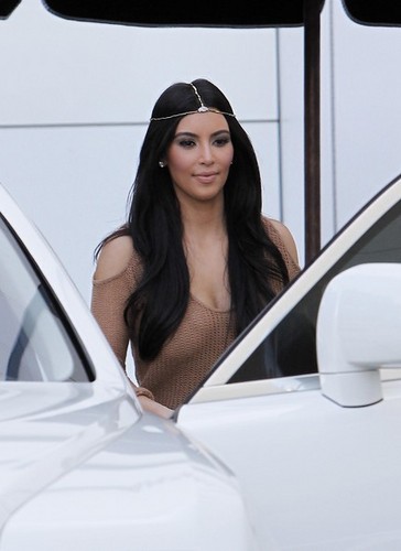  Kim Kardashian shops at Chanel
