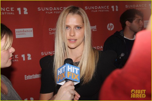  Teresa Palmer: 'Wish آپ Were Here' Sundance Premiere!