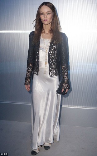  Vanessa Paradis attends the Chanel Fashion ipakita Haute Couture spring summer 2012 held at Grand Pala