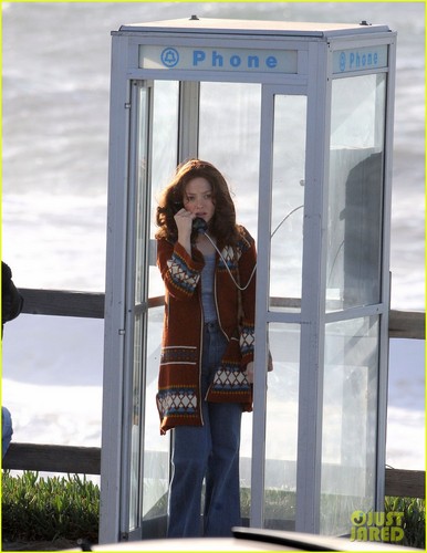  Amanda Seyfried: Phone Booth Scenes for 'Lovelace'