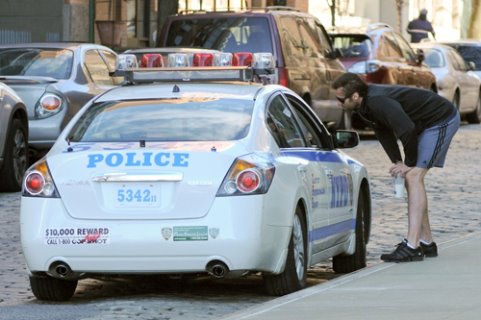  Hugh Jackman Makes Nice With the NYC Police