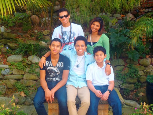  Jaafar with family handsome :3