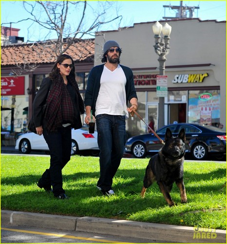 Jennifer Garner & Ben Affleck: Dog Walking Duo
