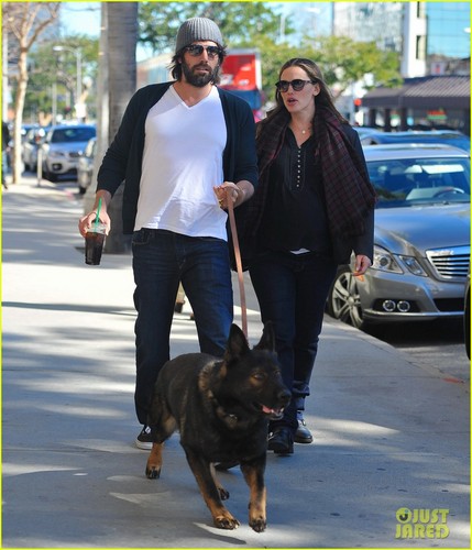 Jennifer Garner & Ben Affleck: Dog Walking Duo
