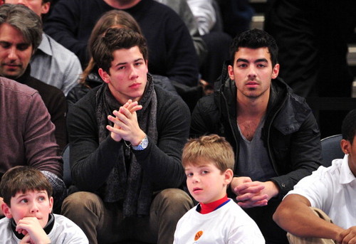  Joe & Nick Jonas: New York Knicks Night