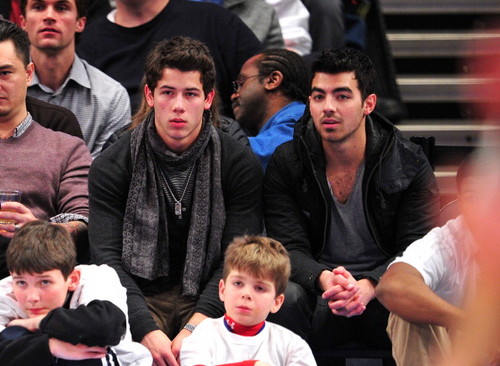  Joe & Nick Jonas: New York Knicks Night