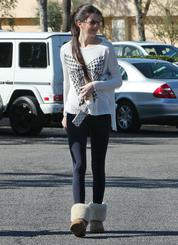  Kendall Jenner out in Calabasas