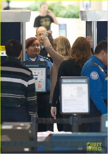  Kirsten Dunst: Airport Security Check