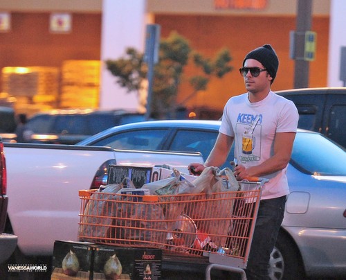  Leaving Grocery Store In Los Angeles (HQ)