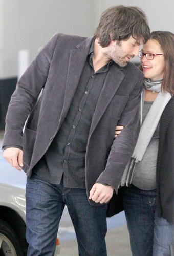  jen is escorted to her doctor’s appointment by her husband Ben Affleck