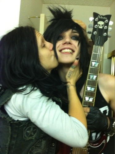 <3<3Andy gets a kiss of Max<3<3