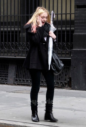  Dakota Fanning seen around in New York, Jan 27
