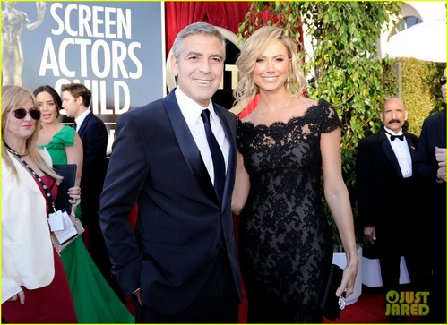  George Clooney & Stacy Keibler - SAG Awards 2012 Red Carpet
