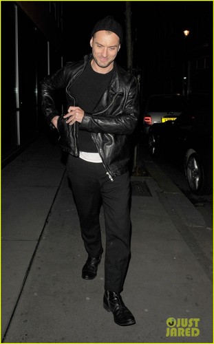  Jude Law: Late Night Soho Stroll