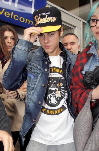  Justin+Bieber+Nice+Airport+