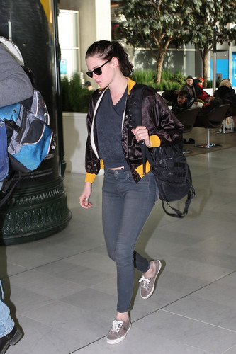 Kristen Arriving In Paris - January 29th 2011
