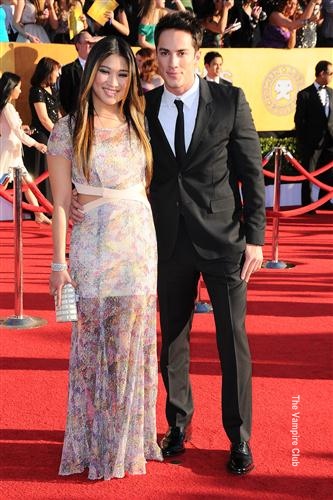  Michael Trevino & Jenna Ushkowitz at the SAG Awards red carpet