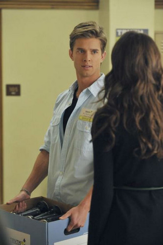  Pretty Little Liars - Episode 2.19 - The Naked Truth - Promotional picha
