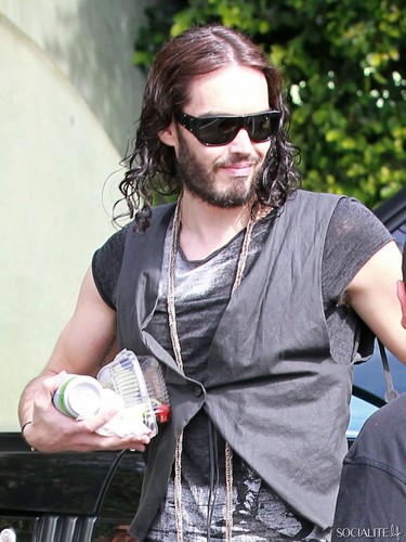  Russell Brand At The Red Rock Bar In West Hollywood