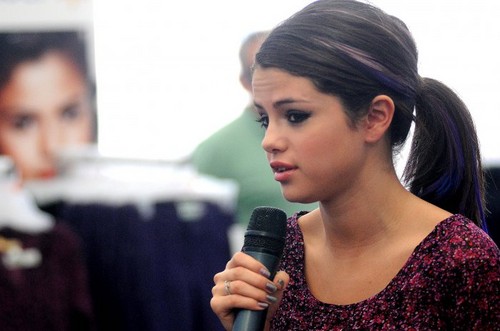  Selena - Press Conference - Santiago, Chile - January 29, 2012