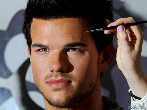  Taylor Lautner Wax Figure At Madame Tussauds Unveiled
