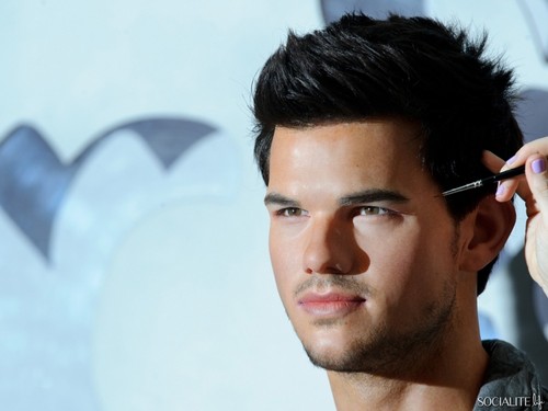  Taylor Lautner Wax Figure At Madame Tussauds Unveiled