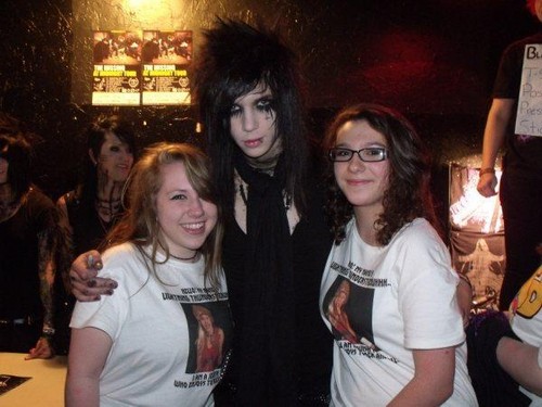  <3<3Andy & A Couple Of Fans<3<3