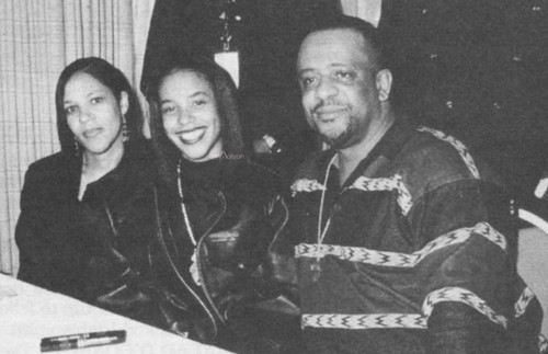 Aaliyah with her parents *rare*
