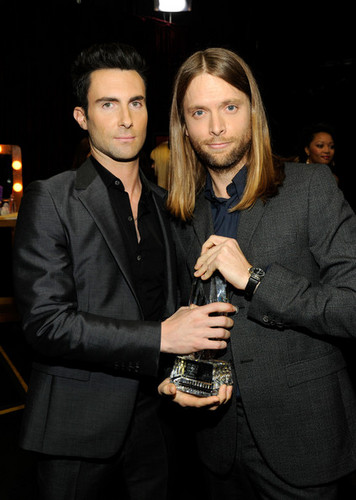  Adam Levine @ the 2012 People's Choice Awards - Backstage And Audience
