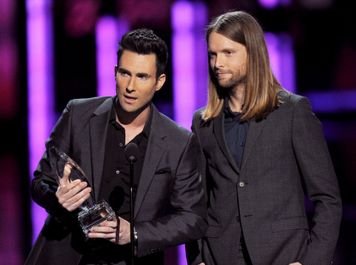  Adam Levine @ the 2012 People's Choice Awards - mostra