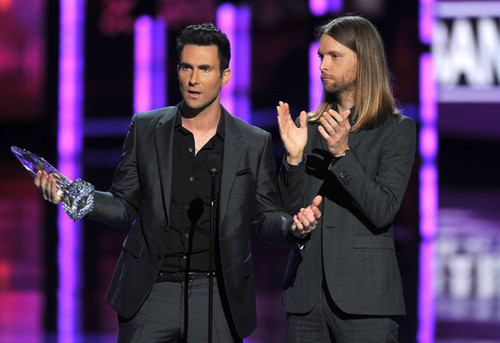  Adam Levine @ the 2012 People's Choice Awards - Показать