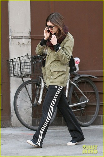  Anne Hathaway: Lunch at Blossom Du Jour