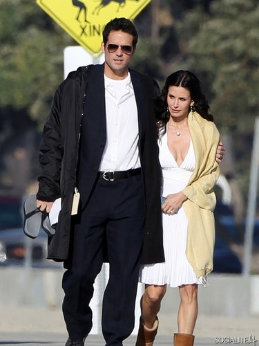  Courteney Cox Shoots ‘Cougar Town’ At The playa