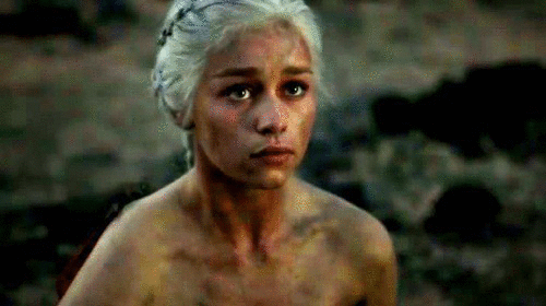 Daenerys in 1x10 'Fire & Blood'